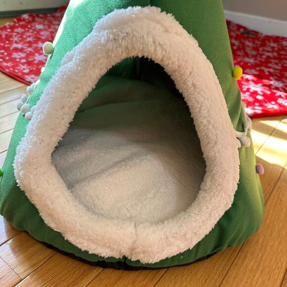 Christmas Pet House Tent Warm Sleeping Bed Indoor for Cat and Puppy - Picture 8 of 10